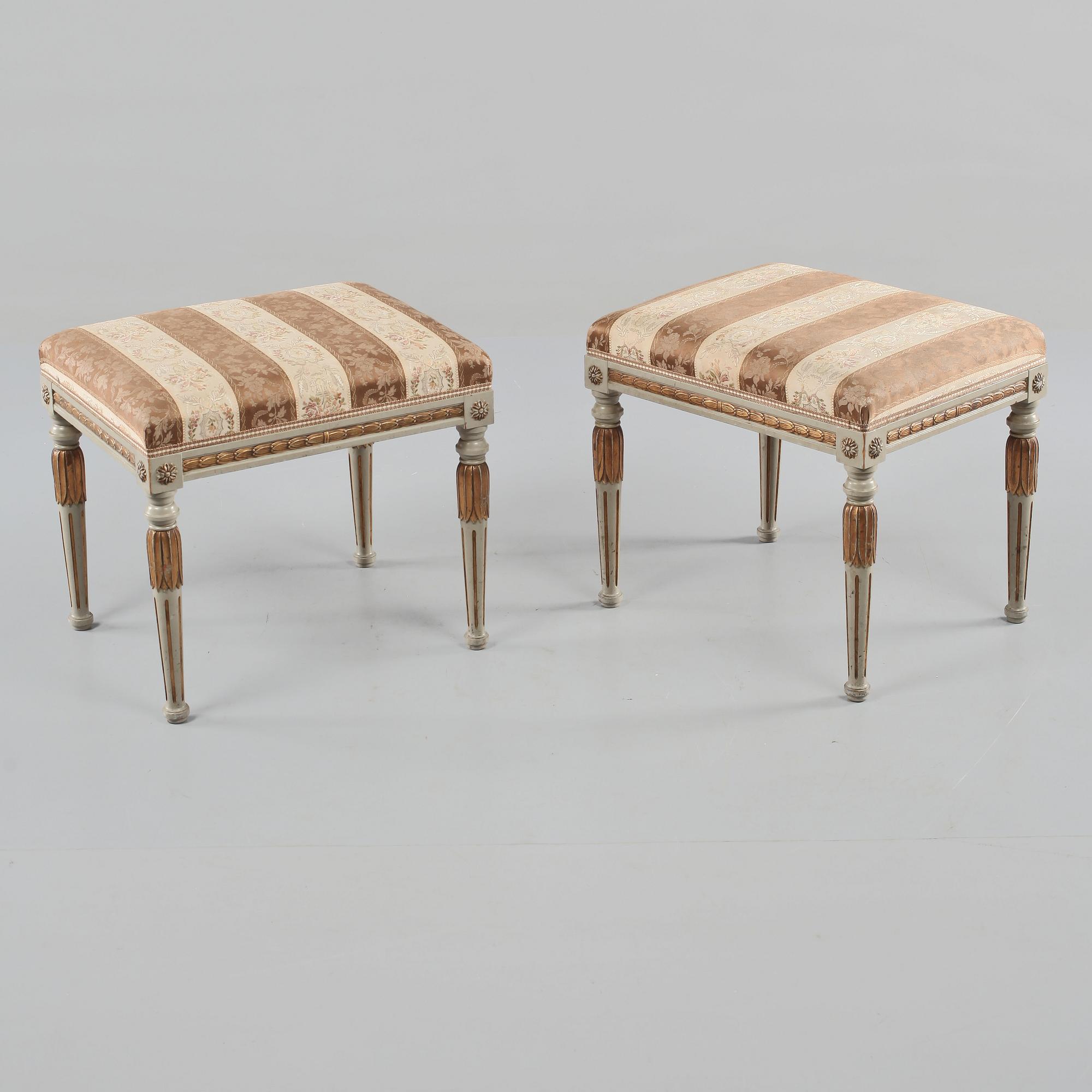 TABURETTER, ett par, sengustaviansk stil, 1900-talets andra hälft.