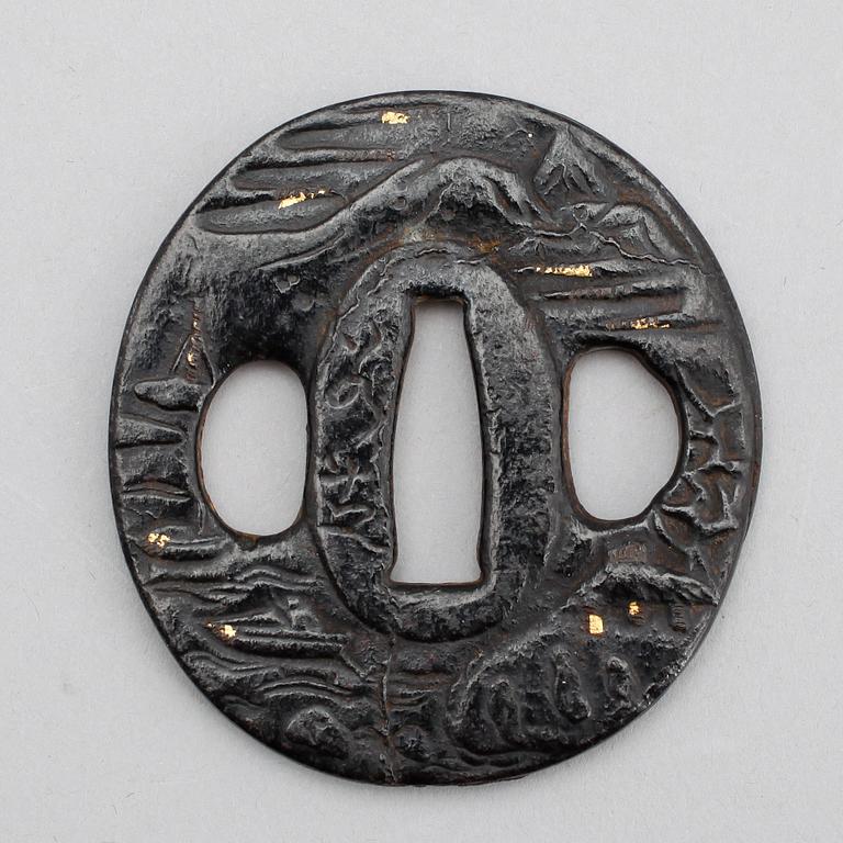 TSUBA, metall, Japan, signerad Jakushi, 1800-tal.