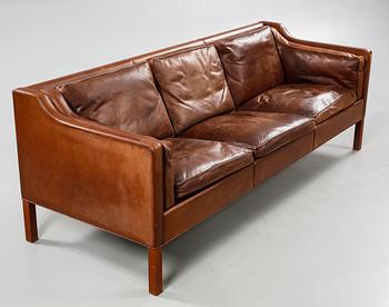 A sofa with model number 2213, designed by Borge Mogensen for Fredricia Stolefabrik.