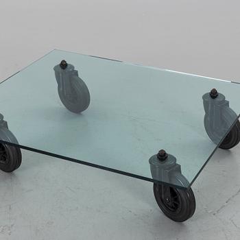 A GAE AULENTI "TAVOLO CON RUOTE" SOFA TABLE, marked Schopenhauer Grupo Fontana Arte, Italy.