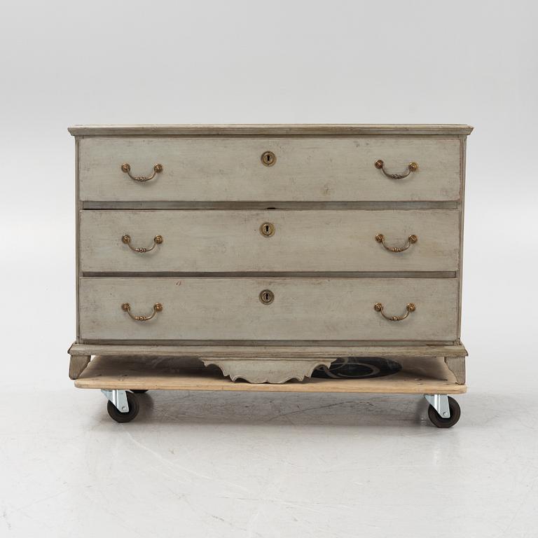 A painted chest of drawers, 19th Century.