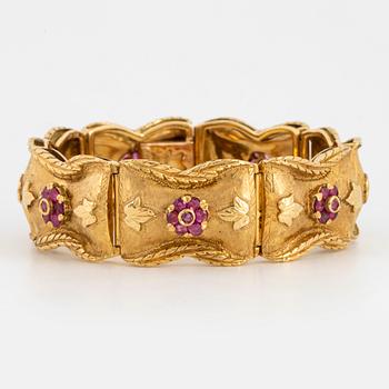 ARMBAND, guld med  fasettslipade rubiner.