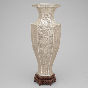 VAS, sterlingsilver, Kina, 1960/70-tal. Vikt ca 780 gram.