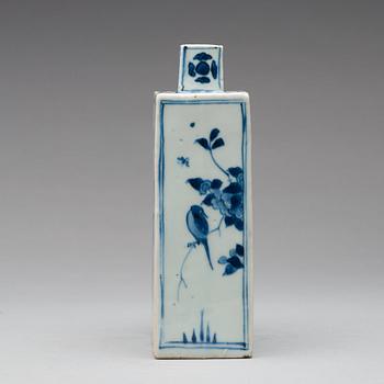 A blue and white Transitional vase, 17th Century.