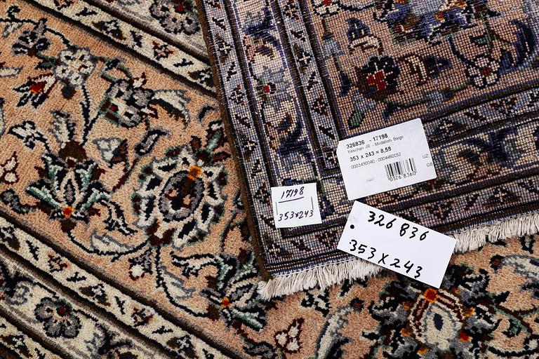 A carpet, Kashan, ca 353 x 243 cm.