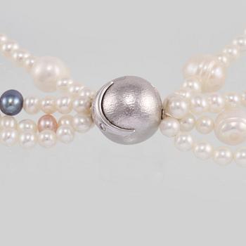COLLIER, odlade pärlor med lås i 18K vitguld, briljantslipade diamanter samt odlad pärla, Ole Lynggaard.