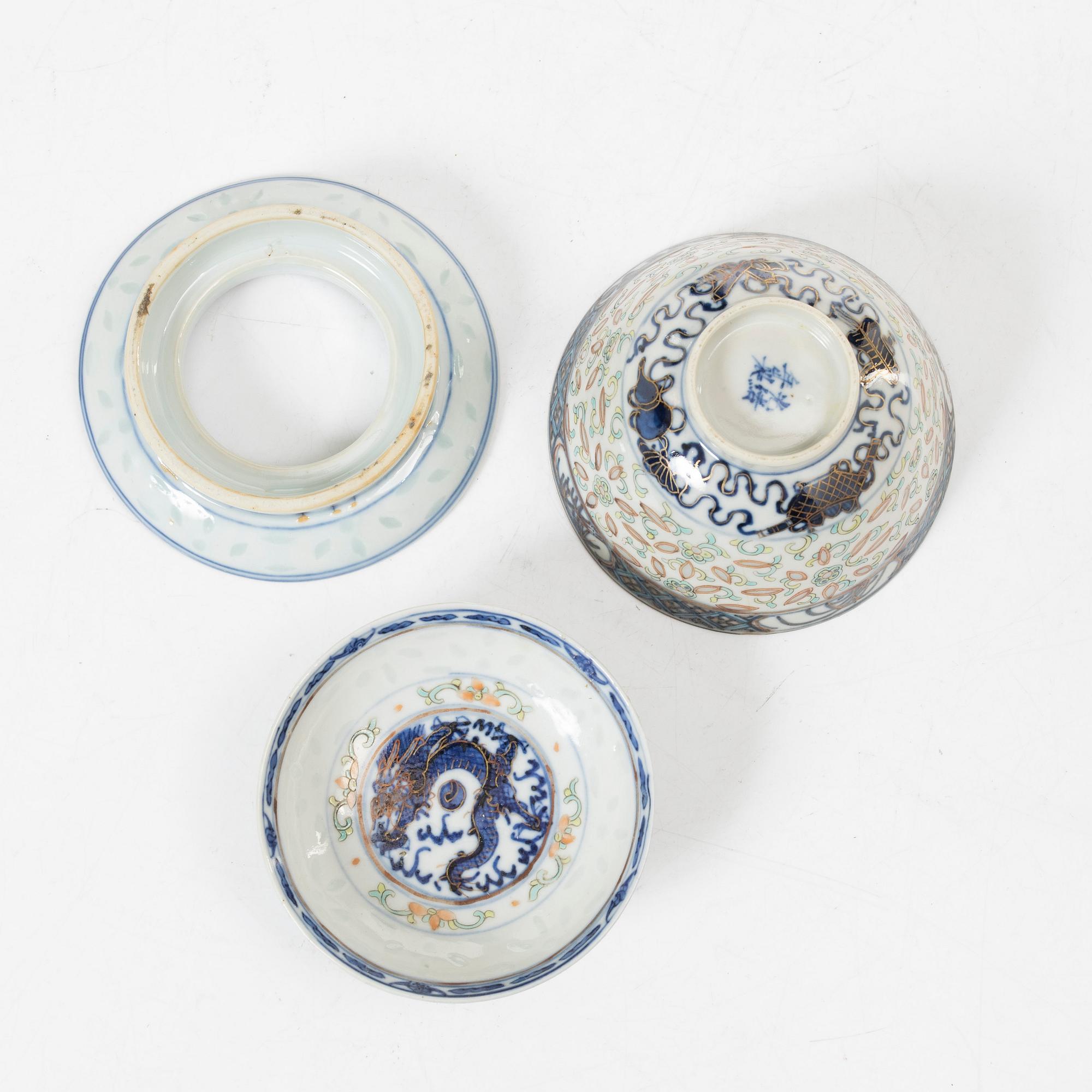 A group lot of Chinese porcelain, late Qing dynasty/early 20th century.