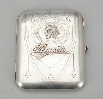 CIGARETTETUI, silver, Ryssland, Moskva ca 1913. 159g.