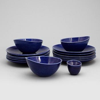 SERVISDELAR, 15+1 delar, flintgods, "Blå Eld", Hertha Bengtsson, Rörstrand, 1900-talets andra hälft.