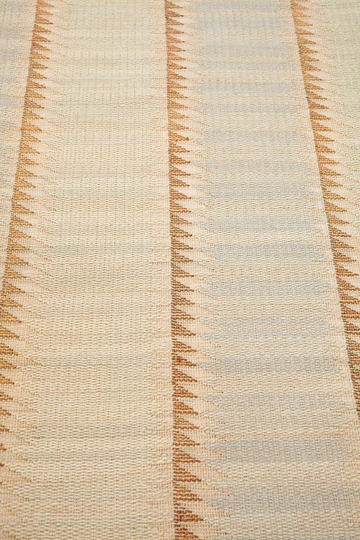 Barbro Nilsson, a textile, "Guldsågen", flat weave, ca 108,5-110 x 72-73 cm, unsigned.