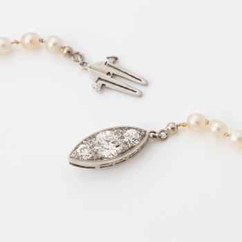 Collier pärlor lås platina med gammalslipade diamanter.