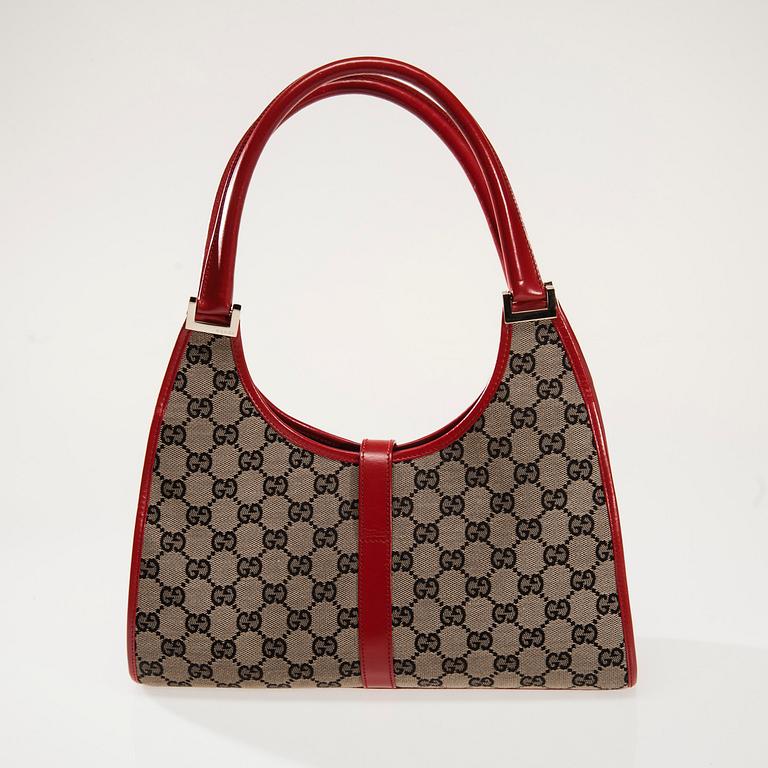 LAUKKU, Gucci.