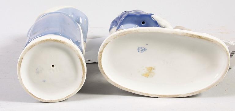 FIGURINER, ett par. Porslin.