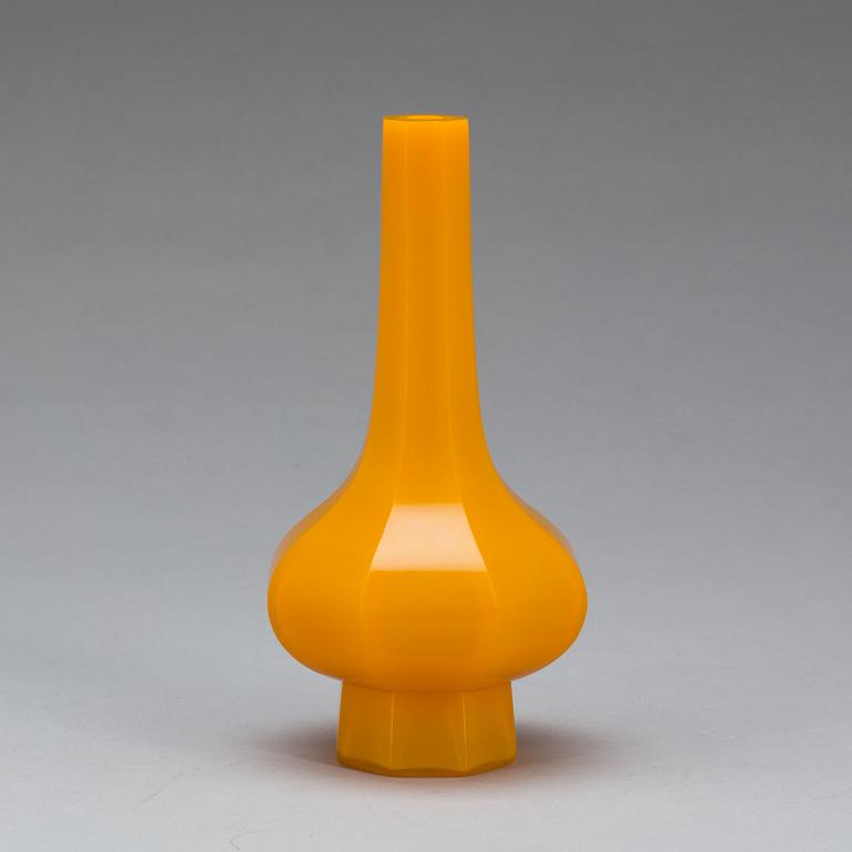 VAS, pekingglas, Kina, 1800/1900-tal.