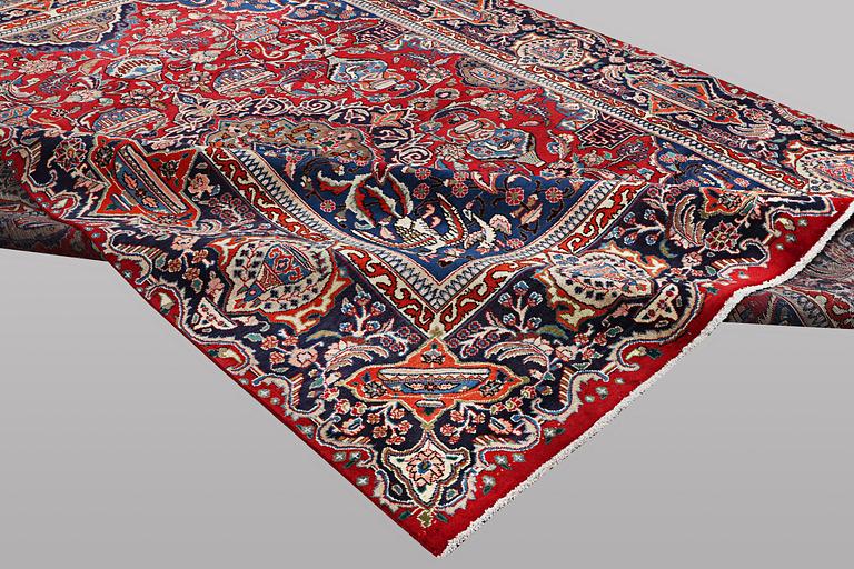 A carpet, Kashan, ca 388 x 290 cm.