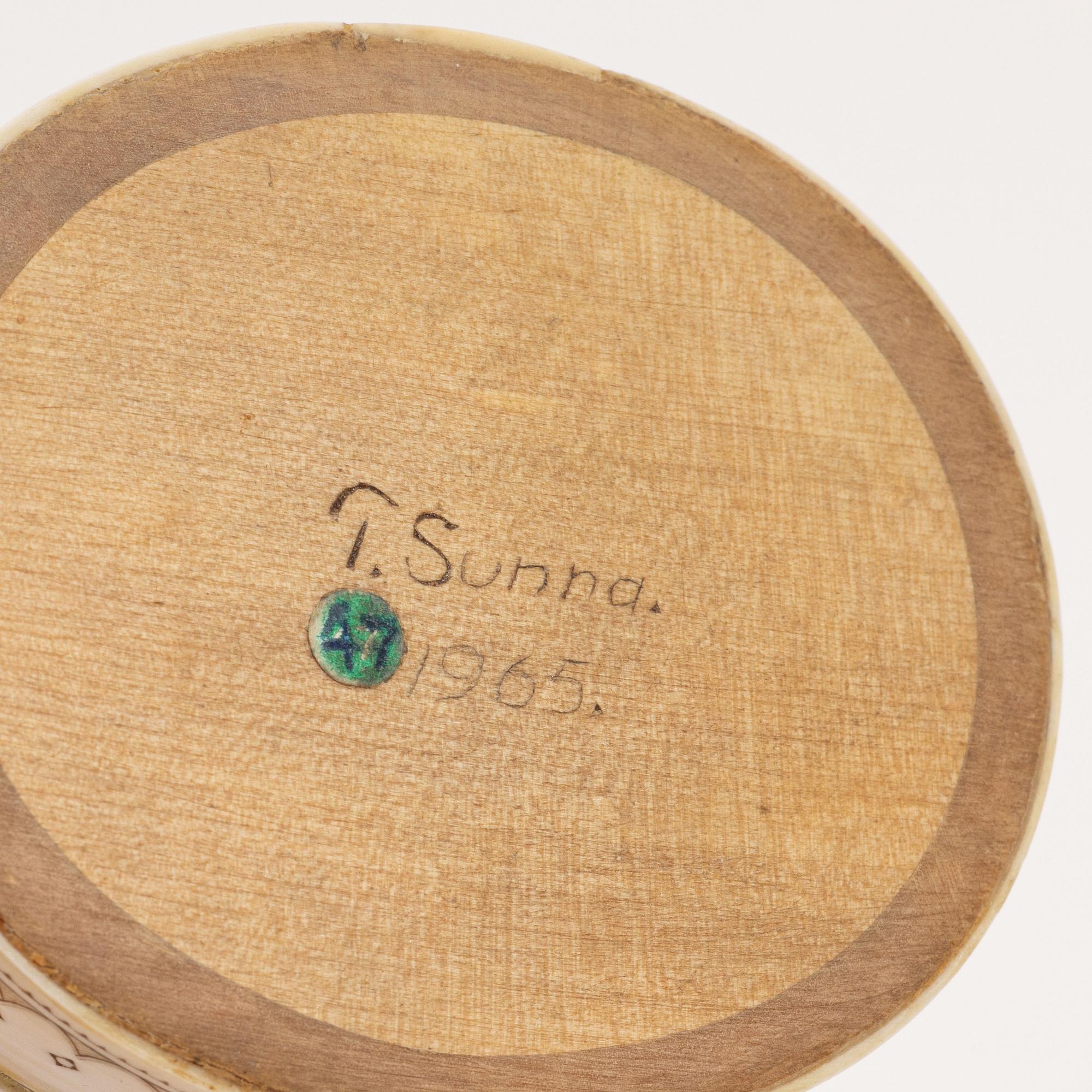 A birch and reindeer horn box by Thore Sunna, signed and dated 1965.