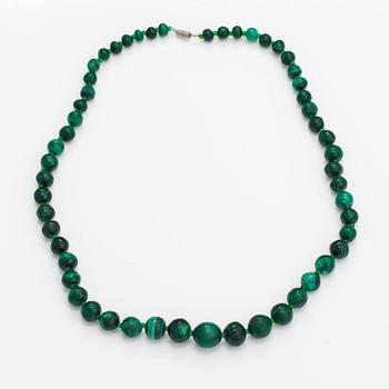 A malachite pearl collier.