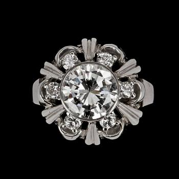 RING, briljantslipade diamanter totalt ca 2.30 ct. Mittsten ca 2.00 ct. Kvalitet ca I/VS.