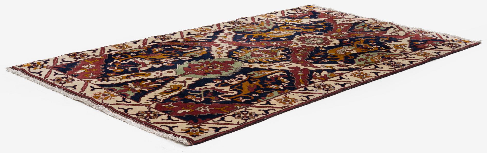 Semiantik "drak" matta, västra Persien, ca 237 x 133 cm.