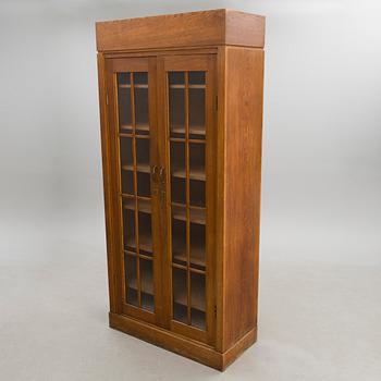 ELIEL SAARINEN, vitriinikaappi, 1900-luvun alku, Valtion Rautatiet.