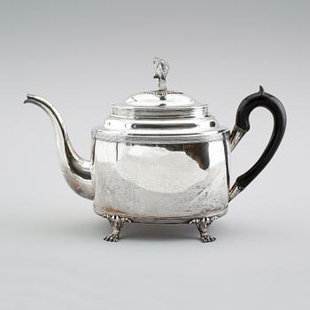 TEKANNA, silver, Gustaf Folcker, Stockholm 1820. Vikt ca 798 gram.