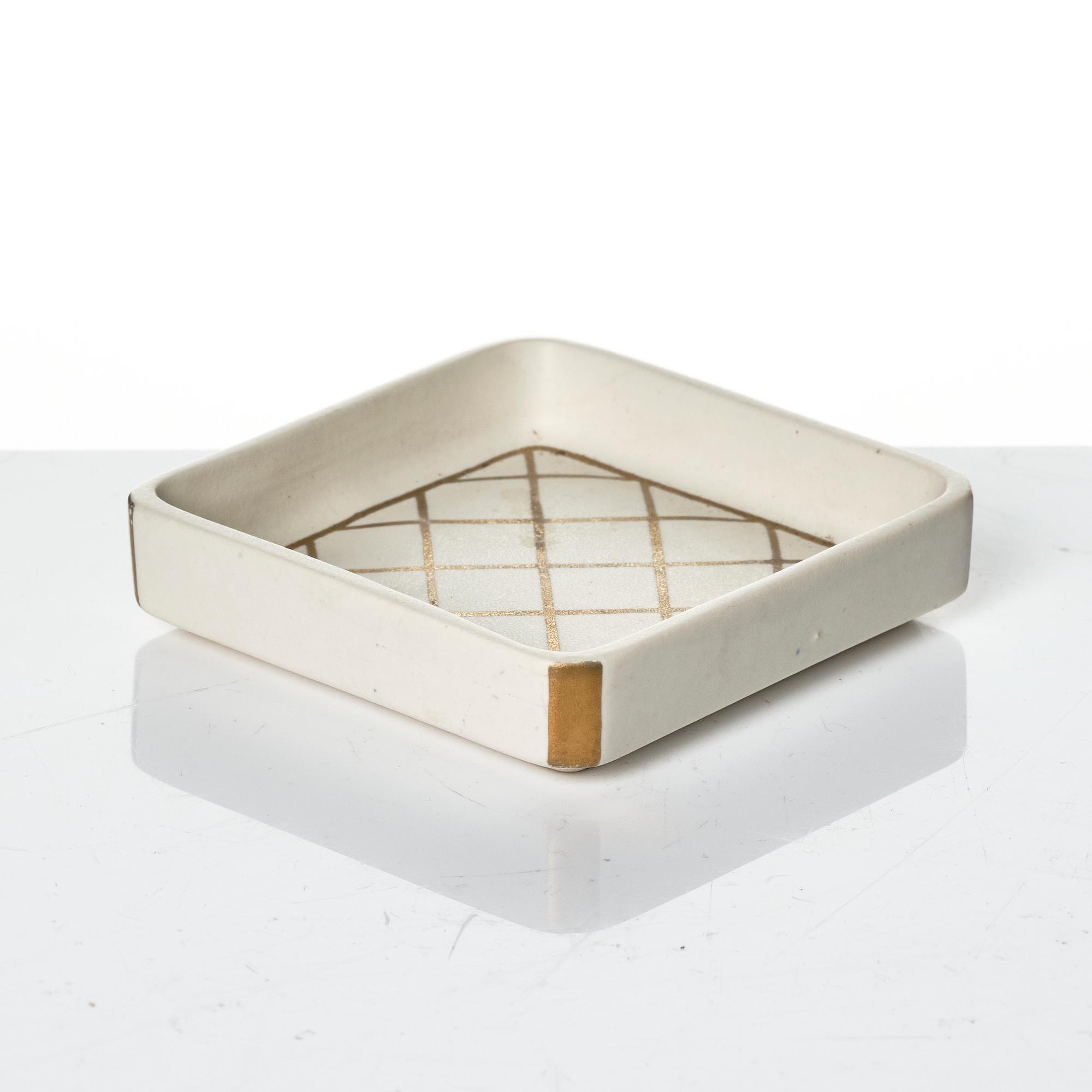 Wilhelm Kåge, 15 pieces of "Carrara" and "Gold Carrara" stoneware dishes, Gustavsberg, Sweden, 1930s/40s.