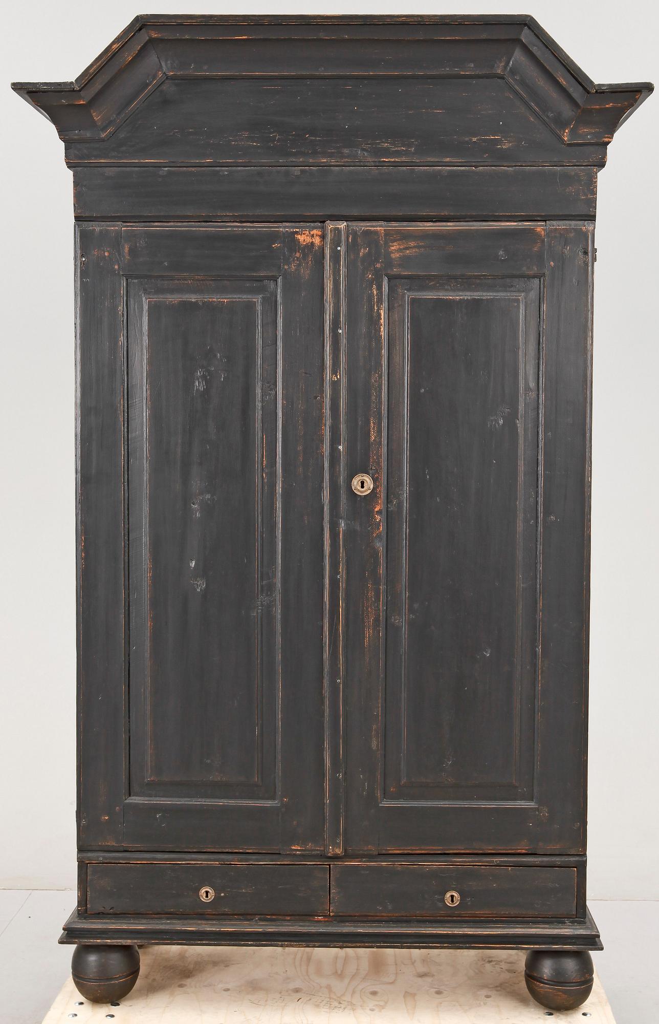 STÅNDSKÅP, allmoge, 1800-talets första hälft.