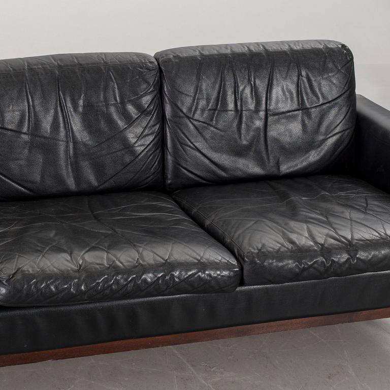 A BLACK LEATHER SOFA.