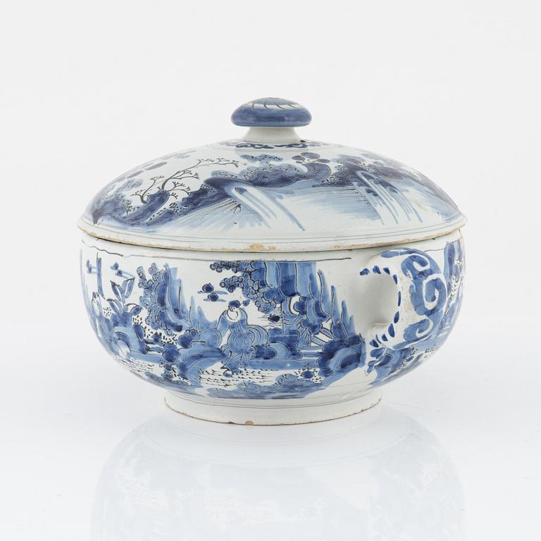 A faiance tureen s.k. kallskålskål, 18th Century.