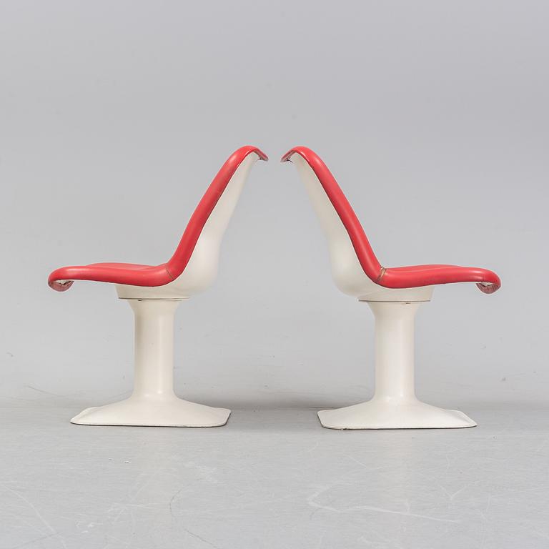 Yrjö Kukkapuro, a table and a set of six chairs.