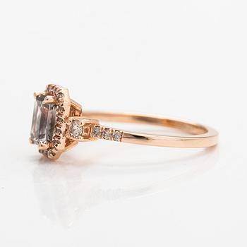 A 14K rosegold ring with diamonds ca. 1.38 ct in total. With AIG certificate.