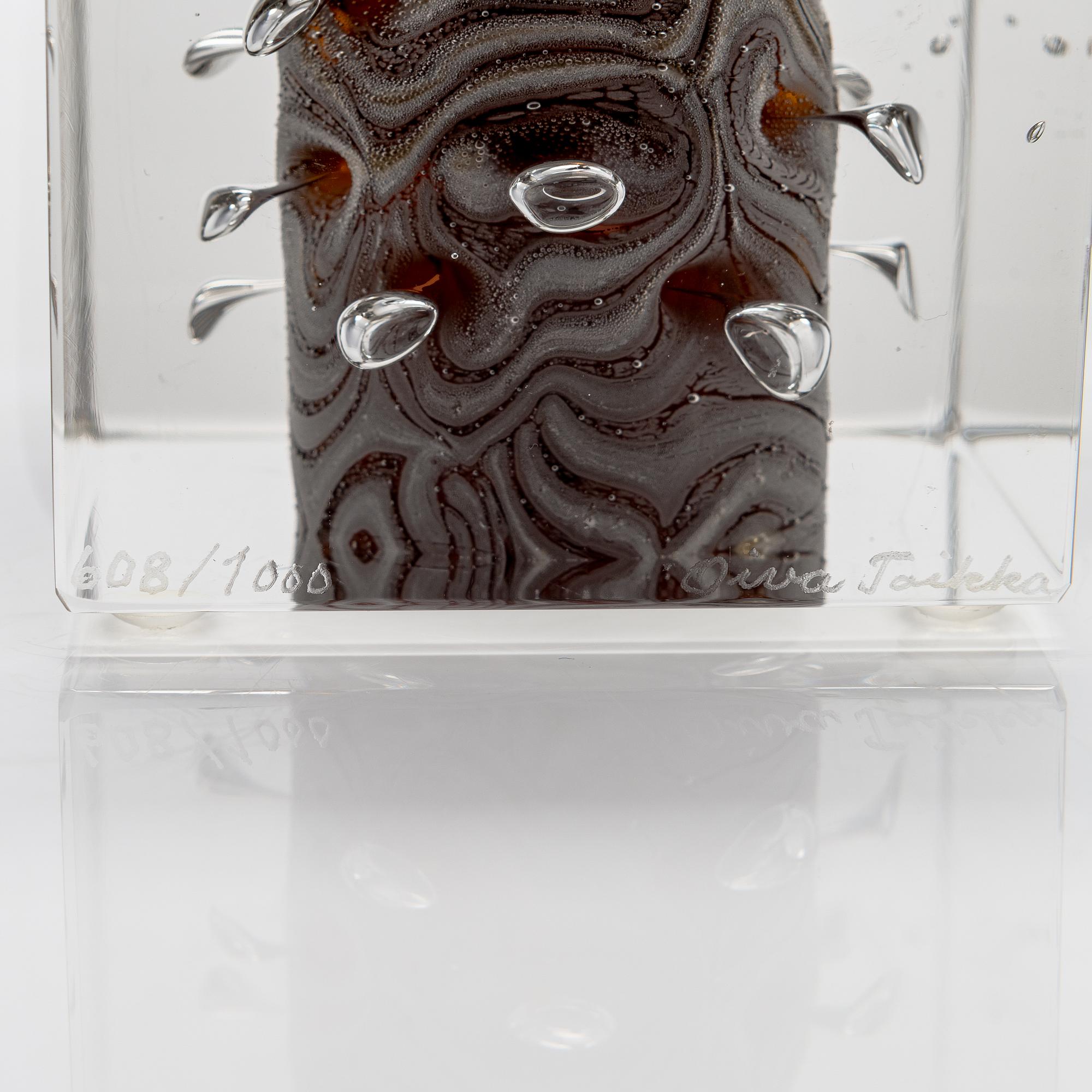 Oiva Toikka, an annual glass cube, 1979, signed Oiva Toikka, Nuutajärvi 1979, numbered 608/1000.