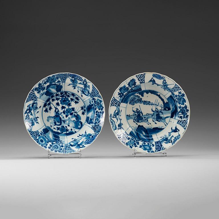 A pair of blue and white dishes, Qing dynasty, with Kangxi six character mark and period (1662-1722).