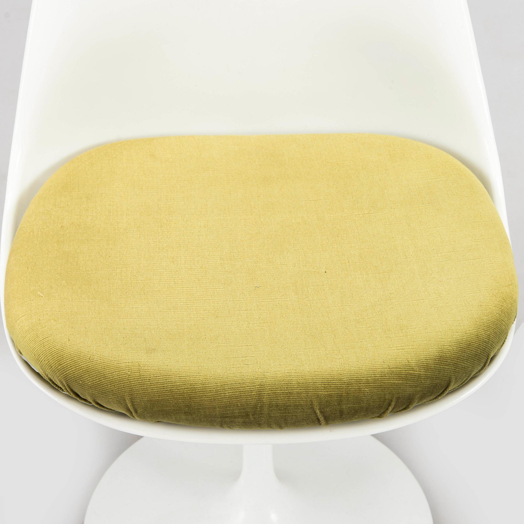 Eero Saarinen, A set of five 1960's chairs "Tulip" for Artek, manufactured under licens by Billnäs factory. Finland.