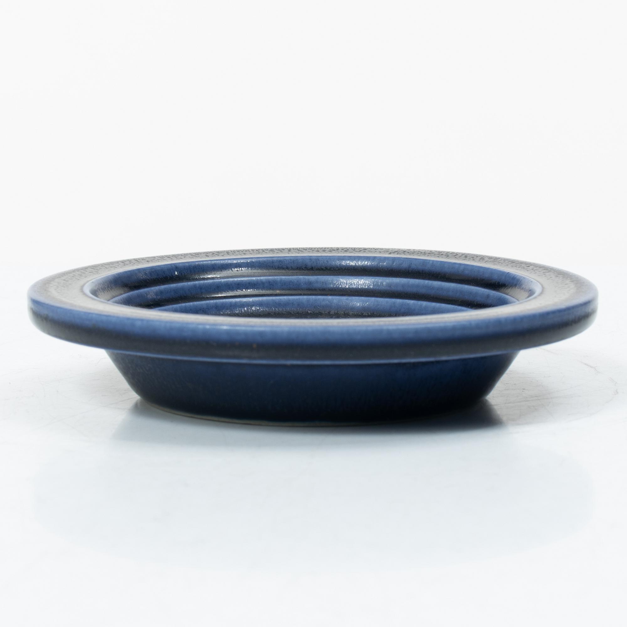 Kåge Verkstad, a set of three ceramic bowls and a small dish, Gustavsberg, Sweden, 1957-61.