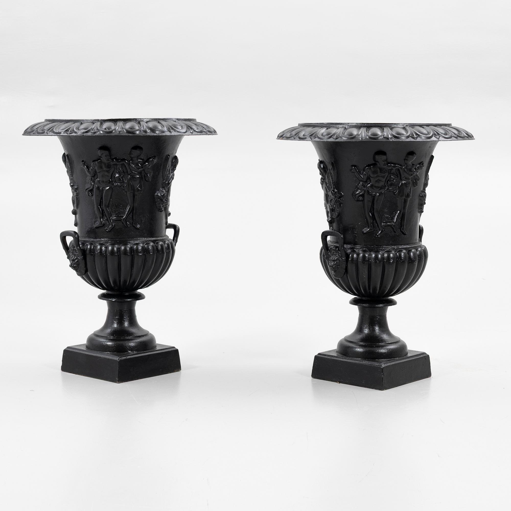 Garden urns, a pair, 20th century.
