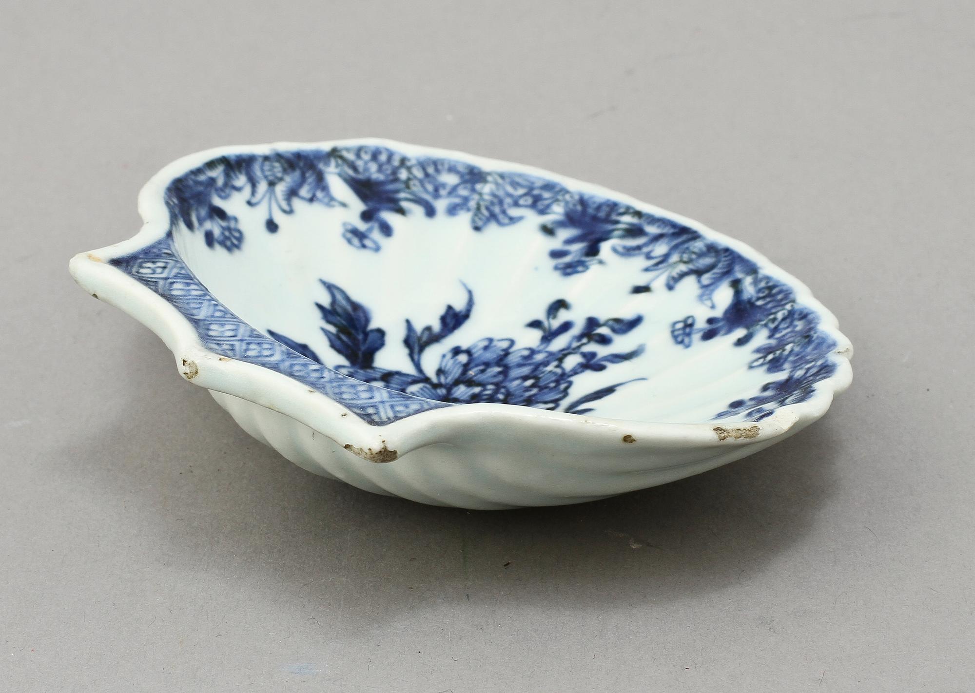 STEKFAT samt SKÅLFAT, porslin, Kina, 1700-tal.