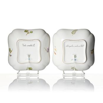 Saladierer, två stycken, porslin. "Flora Danica", Royal Copenhagen, Danmark, 1900-tal.