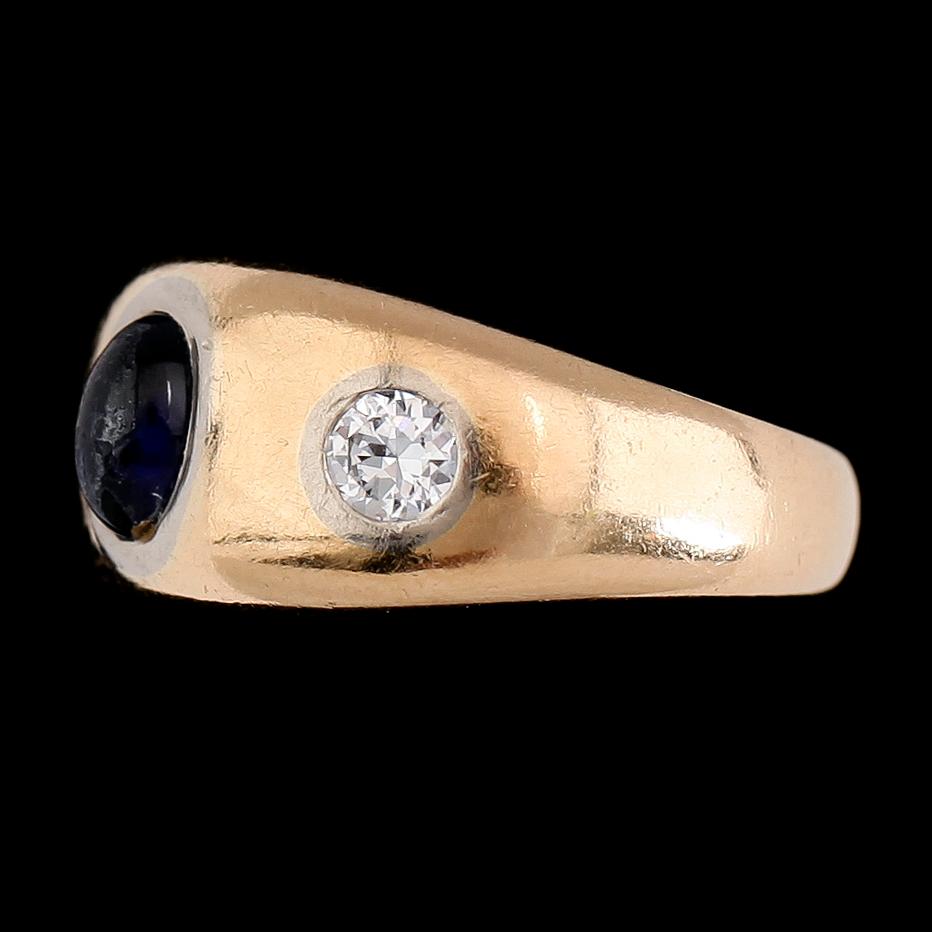 RING, 18K guld, GHJ Stockholm 1967, safir och briljantslipade diamanter tot ca 0.30 ct. Total vikt ca 7 g.