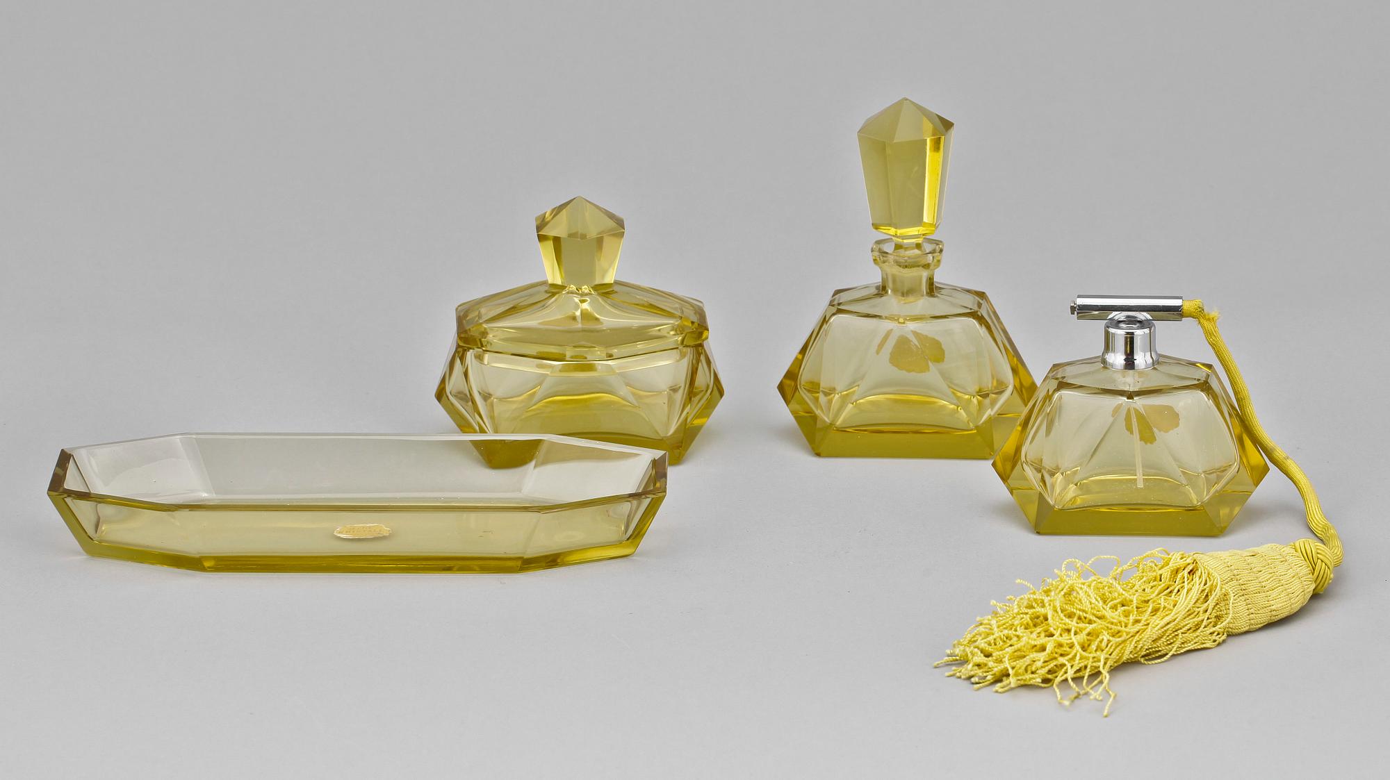 FLAKONG, PARFYMFLASKA, FAT, 4 delar. Kristall, 1900-tal.