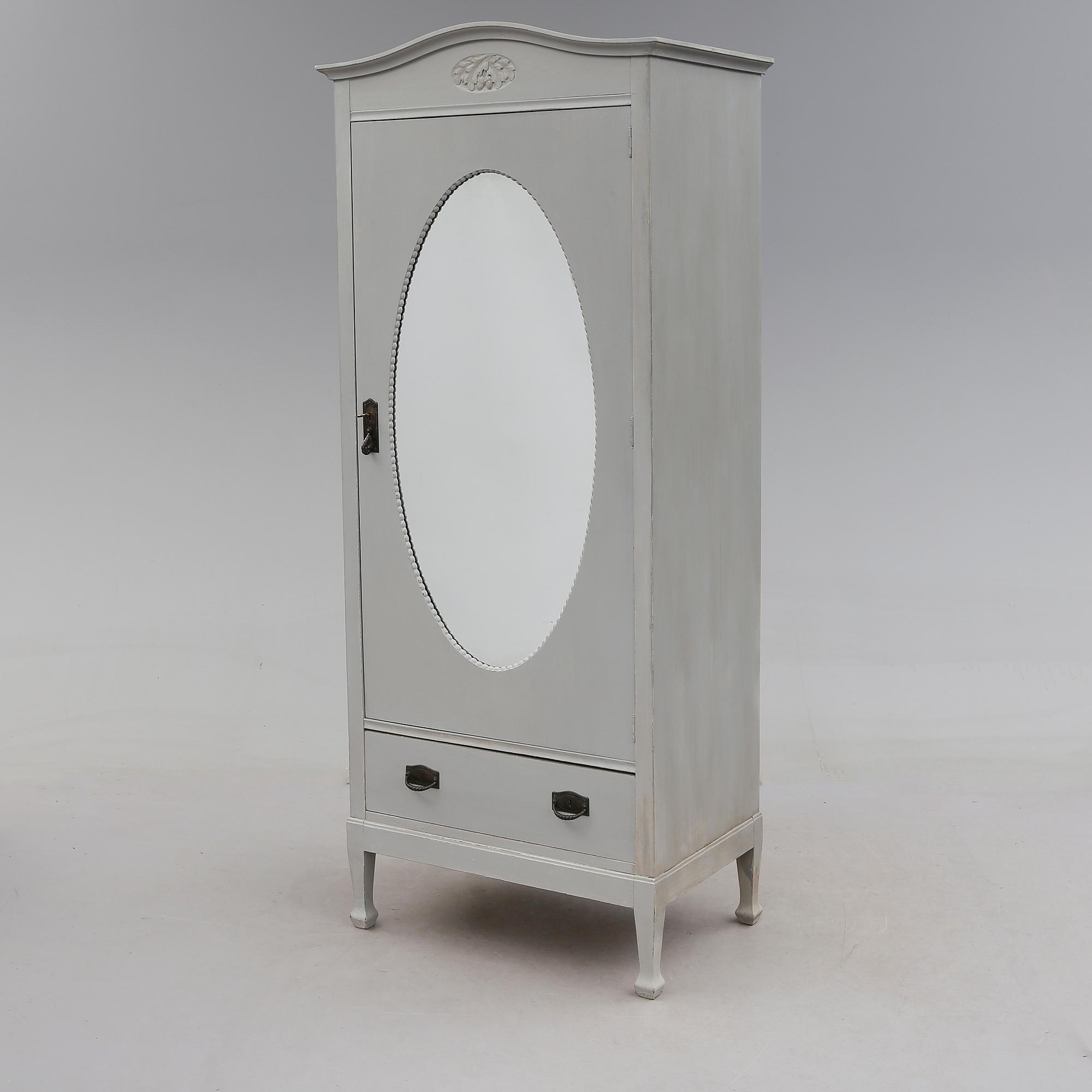 KLÄDSKÅP, 1900-talets första hälft.