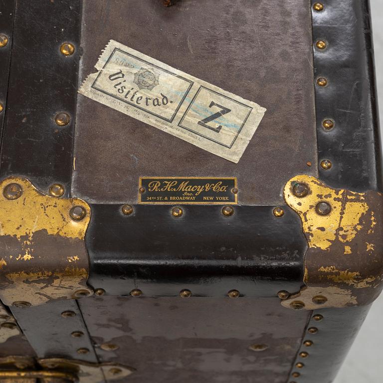 Eight parts memorabilia from the Swedish American Line.