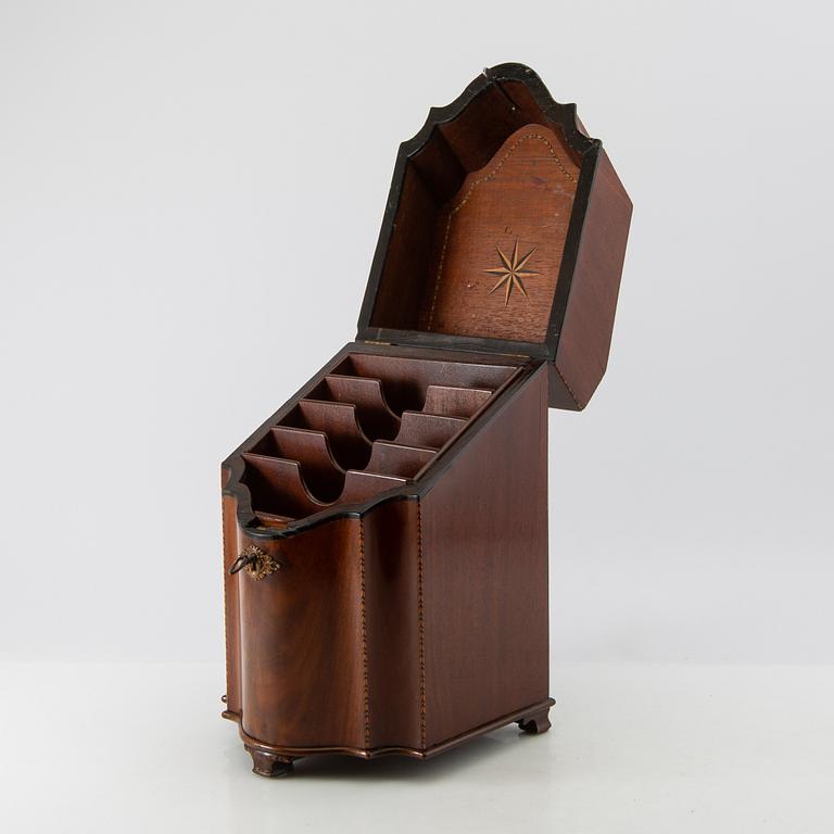 Bestickschatull England omkring 1800.