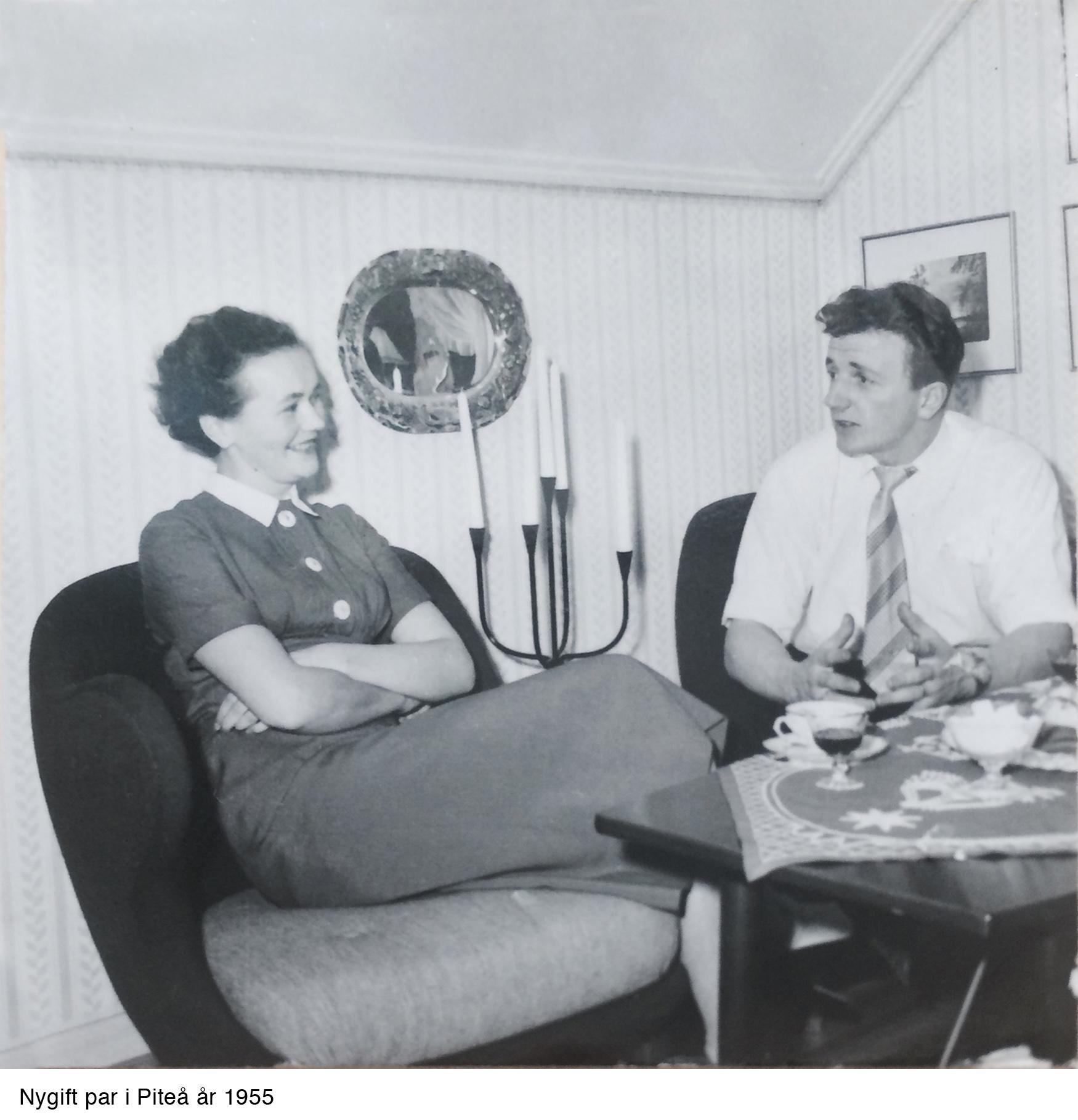 Arne Norell, A pair of Arne Norell 'Tummen/ The Thumb' easy chairs, Gösta Westerbergs Möbler, Stockholm 1950's.