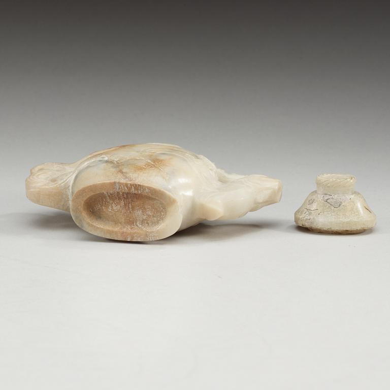 An archaistic nephrite ewer with cover, presumably late Qing dynasty (1644-1912).