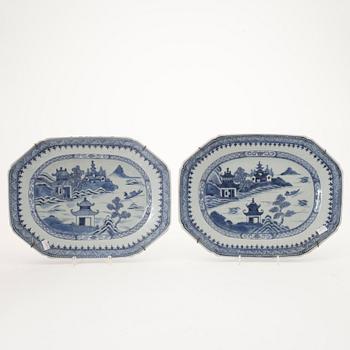 STEKFAT, ett par, porslin, sen Qianlong (1736-95).
