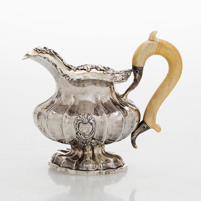 Gräddsnäcka, silver, Moskva 1844. Oidentifierad mästarstämpel.