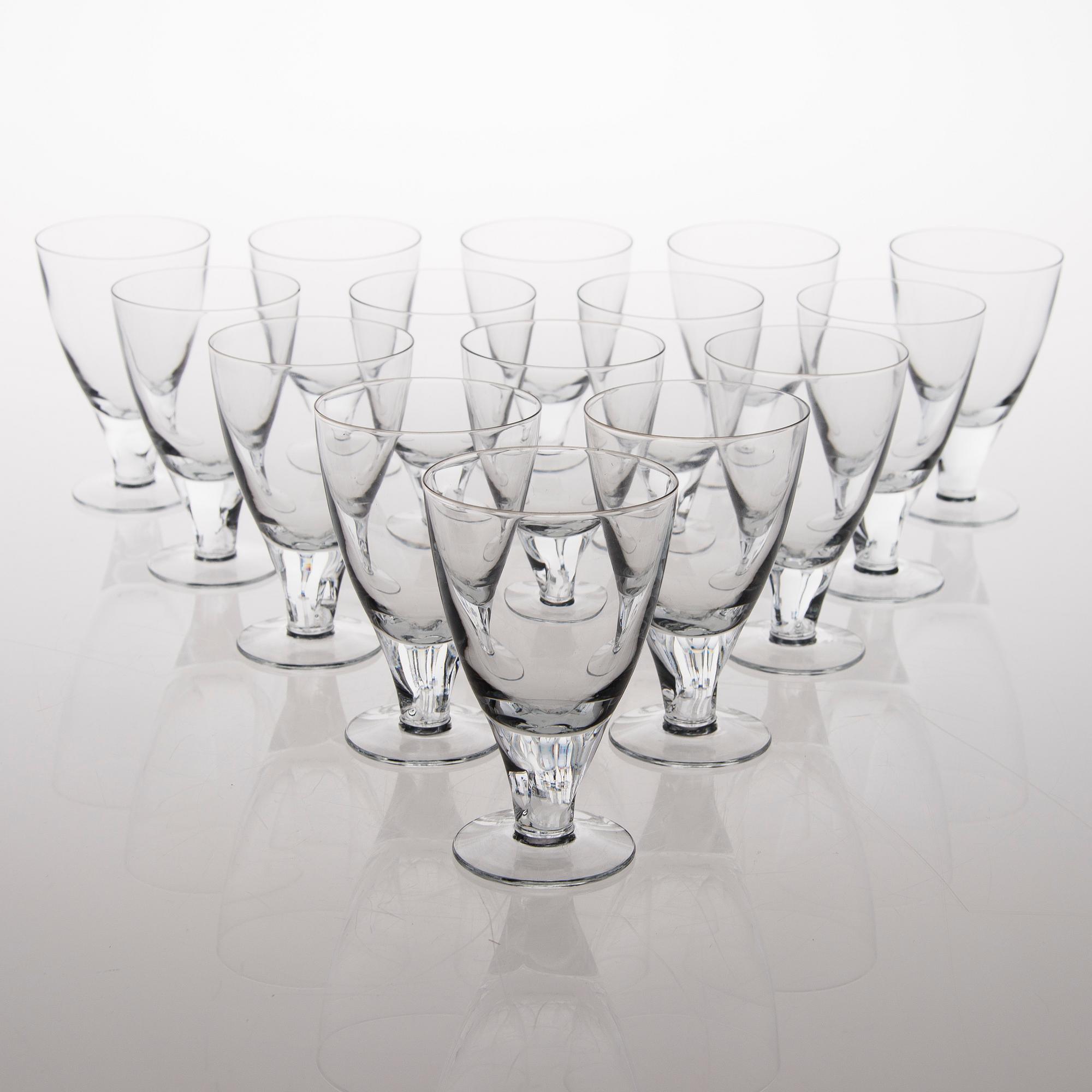 GUNNEL NYMAN, glasservis, 114 osaa, "GN 46", Nuutajärvi Notsjö. I produktion 1949-1969.