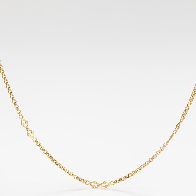 An 18K gold necklace.