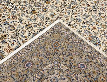 A Keshan carpet, approx. 385 x 270 cm.